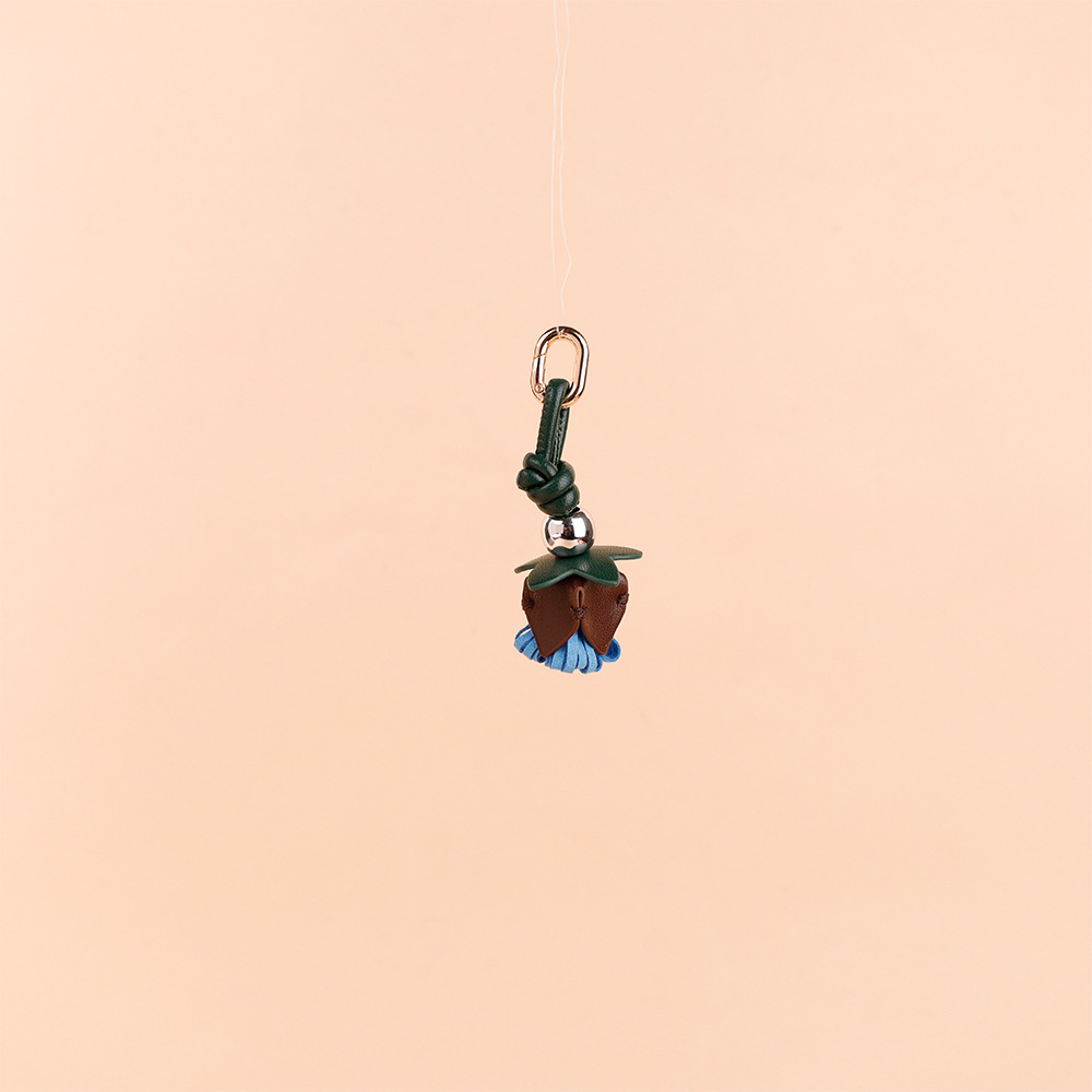 High Quality hand-sewn Leather Keychain Flower key Chain Luxury Designer Keyring Cute bag charm for women or girl Christmas gift