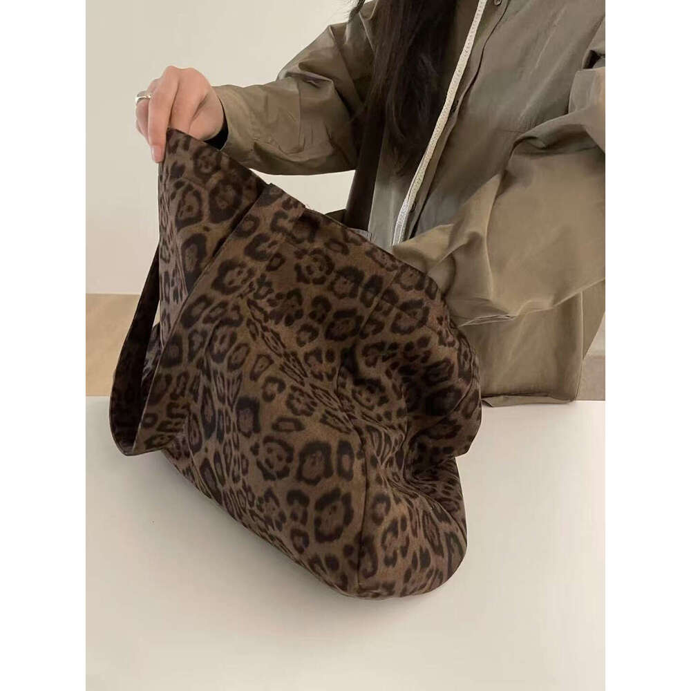 Korean Style Suede Leopard Print Large Capacity Shoulder 2025 Autumn Winter New Commuter Versatile Underarm Bag for Women