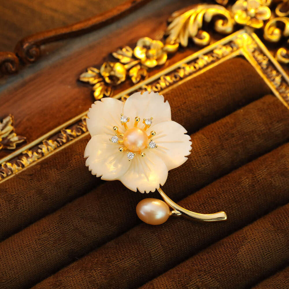 DH collections High - end Small - Chanel - style Natural Freshwater Pearl Brooch for Women