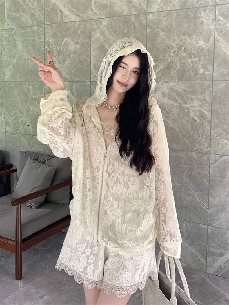 2025 Fashion New Small Fragrance Set Women's Spring/Summer High end Lace Loose design Fit Top Shorts Two piece Set Designer Clothing