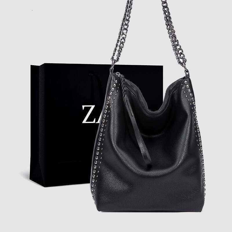 High End And Western Style Handheld Shoulder 2024 Rivet Large Capacity Chain Bucket Bag Tide