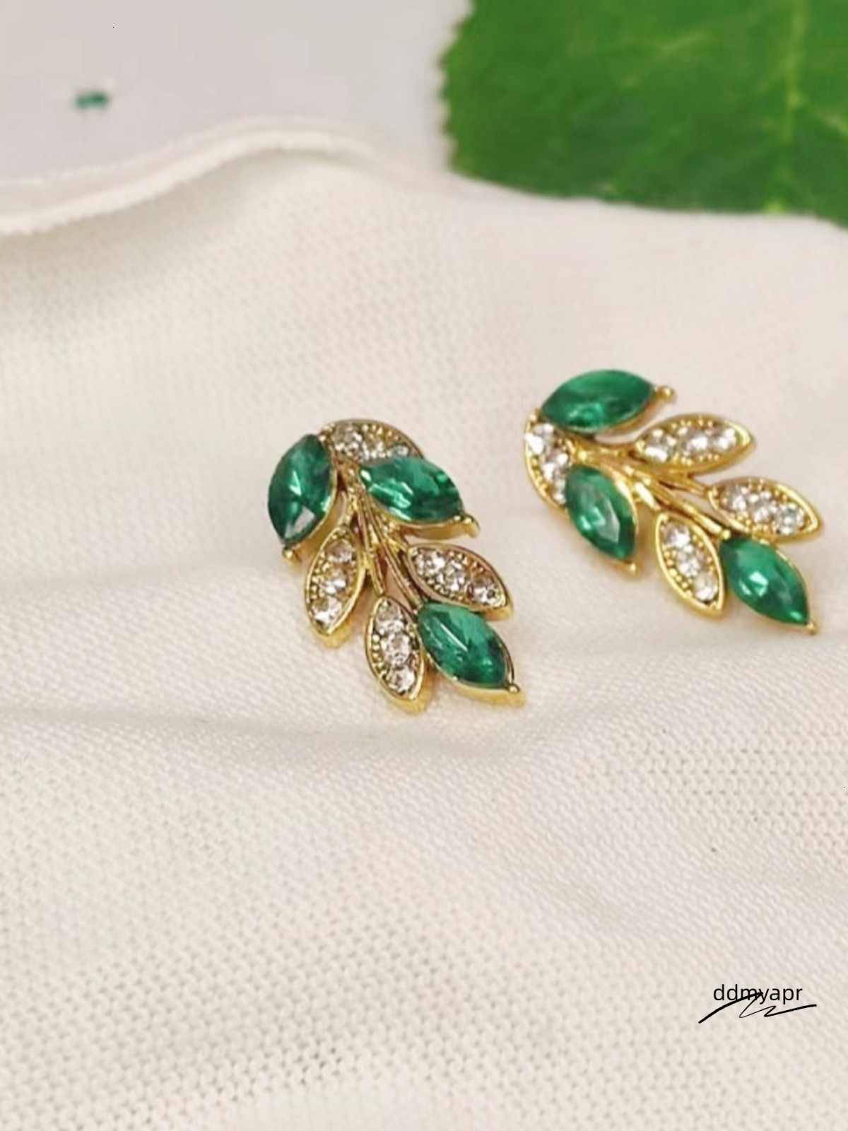 S Sier Needle Shape Jewelry Womens Earrings Studs Exquisite ddmyday Temperament Golden Branch Jade Leaf Highend Niche Light 250728