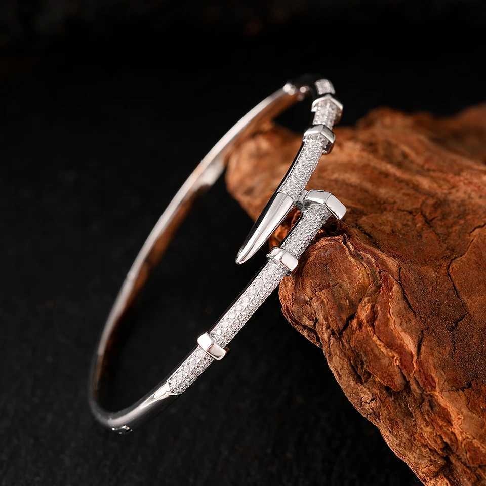 luxury Bracelet manchette en acier inoxydable pour femmes bijoux tendance classique en cuivre et Zirconium cadeau danniversaire S250905