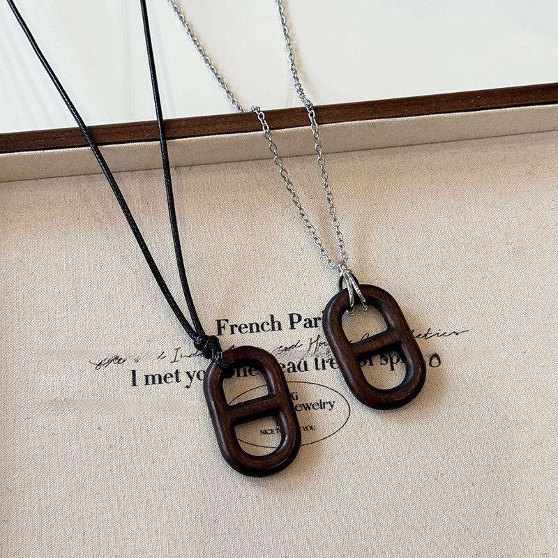 Pig Nose Pendant Leather Cord Necklace for Women, Niche Design Sweater Chain, Versatile and Elegant Sweatshirt Chain