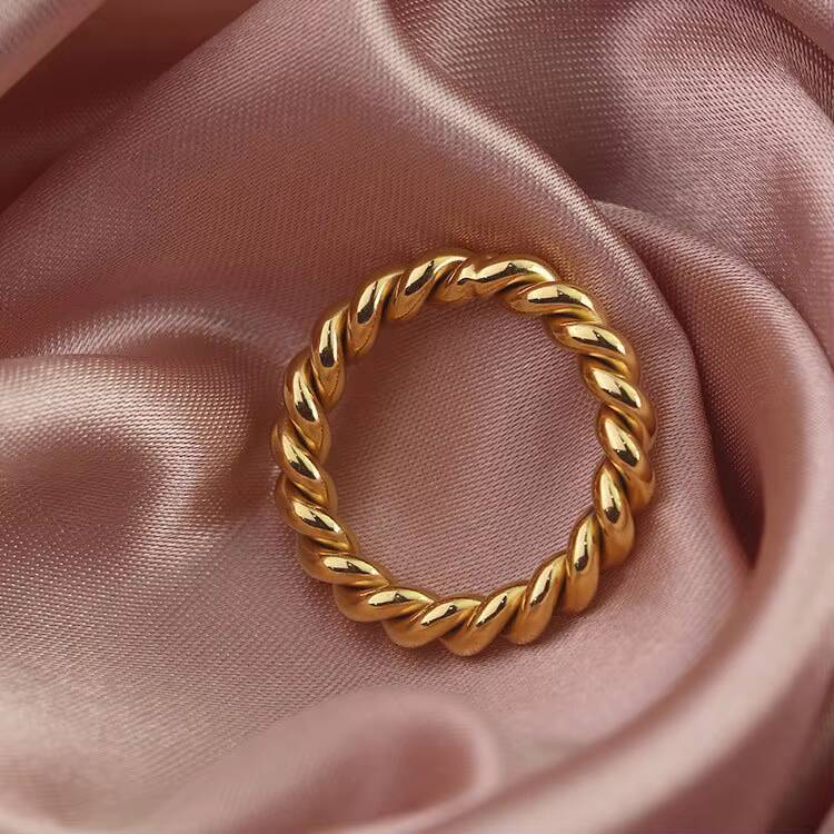 Wholesale Womens Stainless Steel Fashion Rings Jewelry Women Gold Plated Twisted Style Ring
