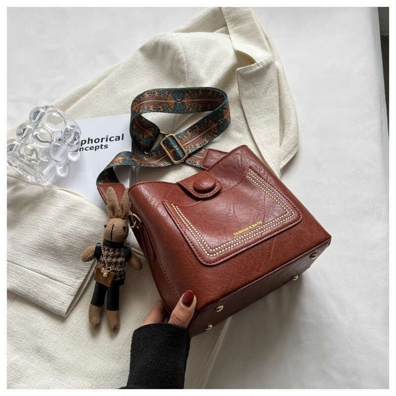 Genuine Leather Bucket for Women, Autumn/Winter 2024 New High-Quality Texture Niche Handbag and Crossbody Bag