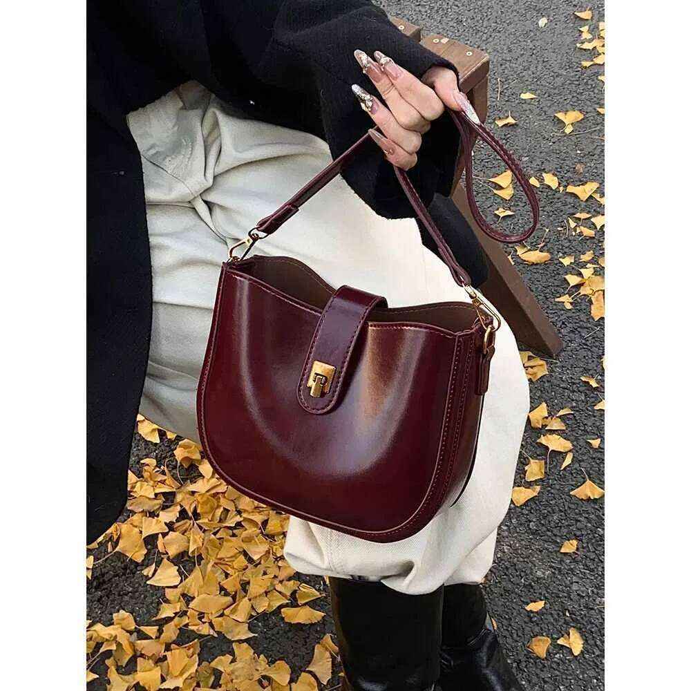 Women Bury Bucket Bag Solid Fashion Pu Leather Crossbody Bags Female Versatile Leisure Chain Shoulder Pack Semicircle
