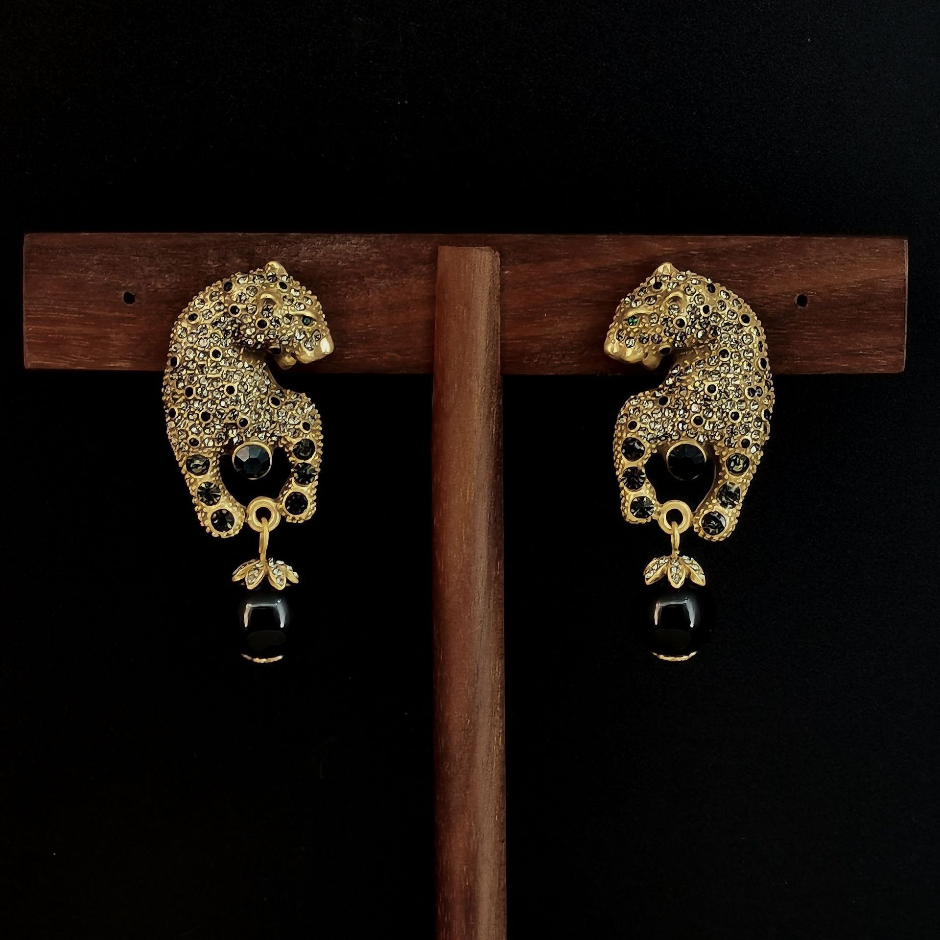 Luxury Brand Designer Jewelry European And American Style All Zircon Cheetah Earrings Black Bead Pendant Fashionable High-end Personalized Women'