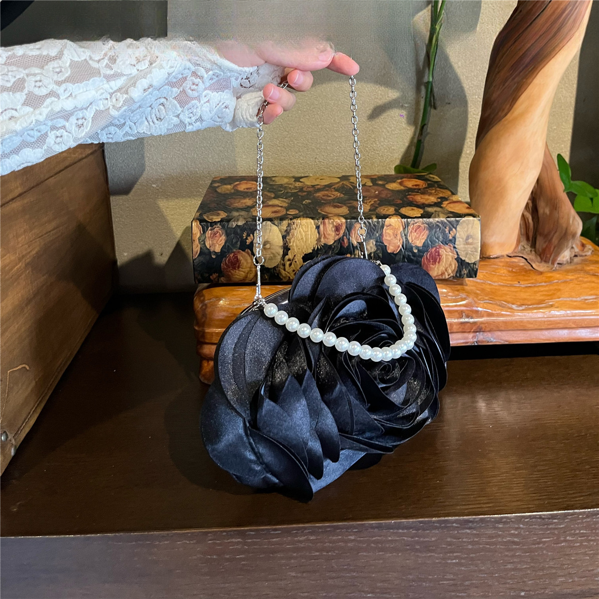 2025 Autumn New Women's Shoulder Bag Retro Evening Dress Flower Bag Handbag Soft Women's Crossbody Bag Women's Handbag Designer Bag