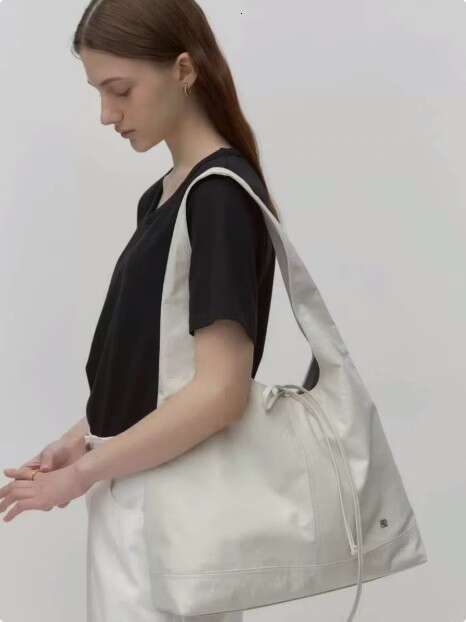 Korean Niche New Depound Tote Bowknot Large Capacity Underarm French Commuting Makeup Bag for Women