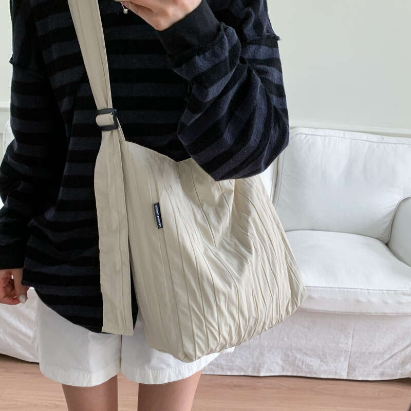 Large Capacity Canvas for Women 2025 New Korean Style Commuter Crossbody Wrinkled Single Shoulder Tote Bag