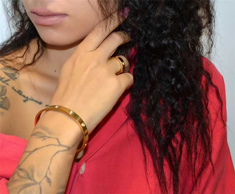 Luxury Cubic Zirconia Stainl Steel Bracelets for Wen Crystals Bangles Simple Style Couple Jewelry Rance Wedding Gift S250905