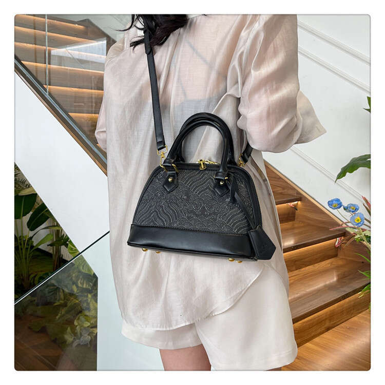 Designer Bag Luxury Shoulder Bag Bag Women's Embroidered Cloud Shell Bag, PU Crossbody Shoulder Handbag