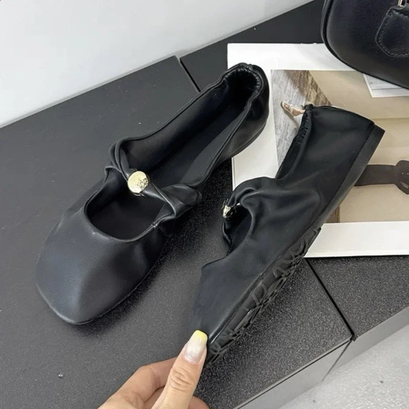 Fashion Metal Decoration Round Toe Mary Jane Shoes Women Comfort Lightweight Loafers Elegant Shallow Party Shoes Zapatos Mujer 250904