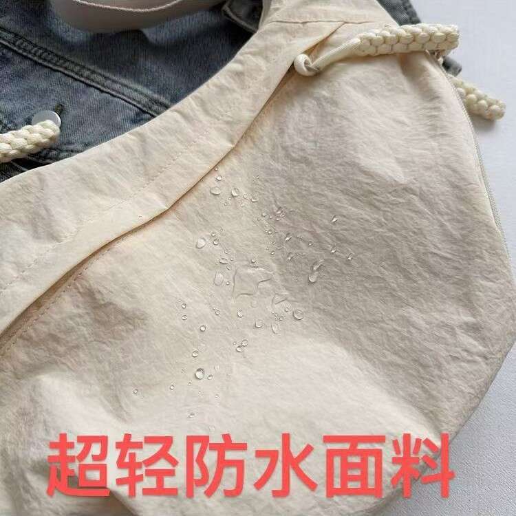 2025 New Ins Style Nylon Wrinkle Tote Crossbody Dumpling Large Capacity Daily Commute Casual Single Shoulder Women's Bag