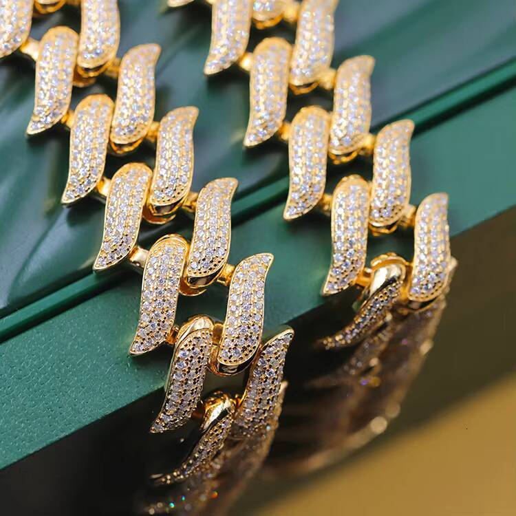 Spiked Shape 925 Silver DVVS Moissanite Diamond Iced Out 12mm 16mm Wide Necklace Cuban Link Chain