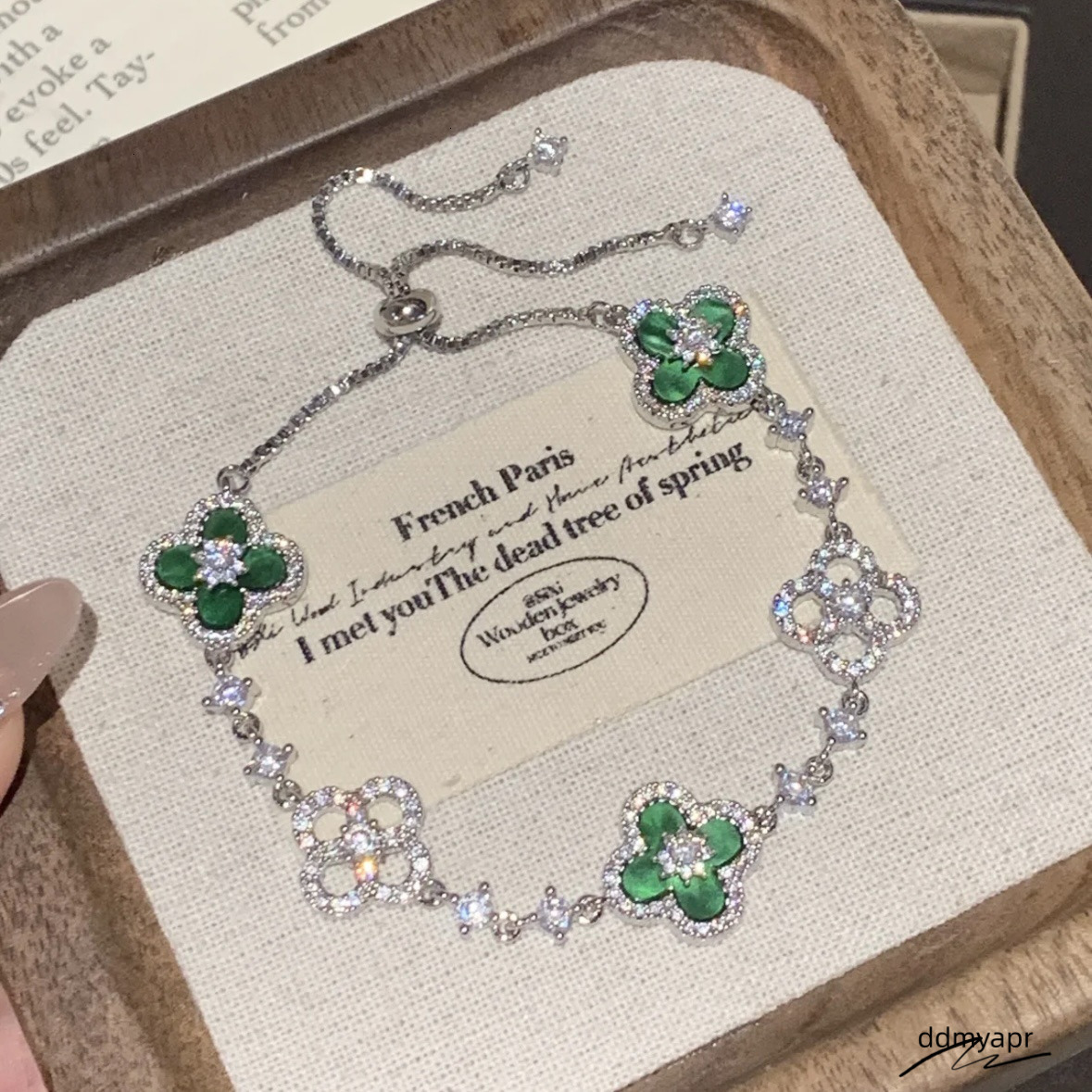 Zircon Rhombus Hollow Flower Light ddmyday High-End Elegant Bracelet Personality Exquisite Fashion Versatile Jewelry For Women