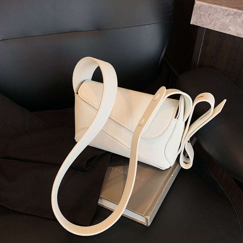 High-End Single Shoulder 2025 New Fashion Versatile Solid Color Pillow Commuter Crossbody Women's Bag