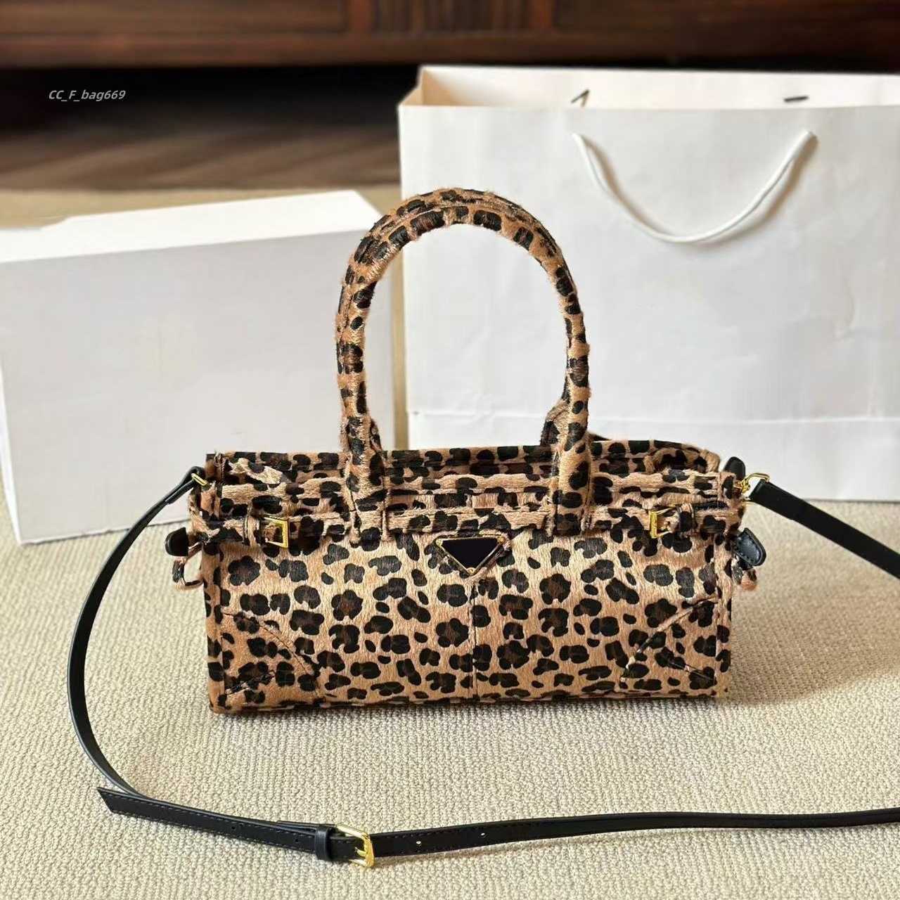 Shoulder Bags Womens Designer Bag Shoulder Bag New leopard print Handbag Womens purse Croissant Half Moon Triangle metal shoulder bag hobo crossbody bag