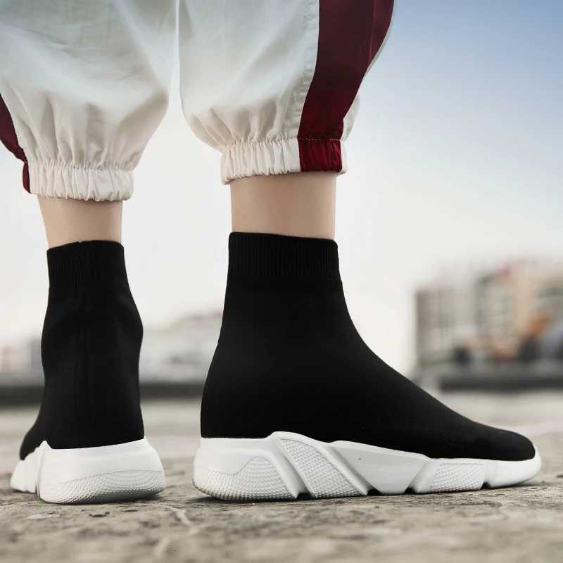 Classic Black Socks Running Shoes Men High Sock Trainers Women Slip On Couple Casual Shoes Lightweight Sneakers Men Basket Homme Z250905