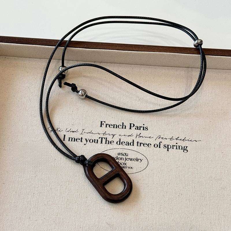 Pig Nose Pendant Leather Cord Necklace for Women, Niche Design Sweater Chain, Versatile and Elegant Sweatshirt Chain