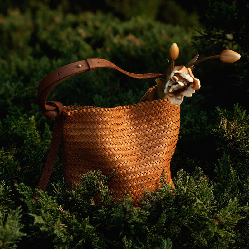 Woven for Women, Niche First Layer Vegetable Tanned Genuine Leather, Single Shoulder Crossbody Casual Basket Bag, Bucket Bag