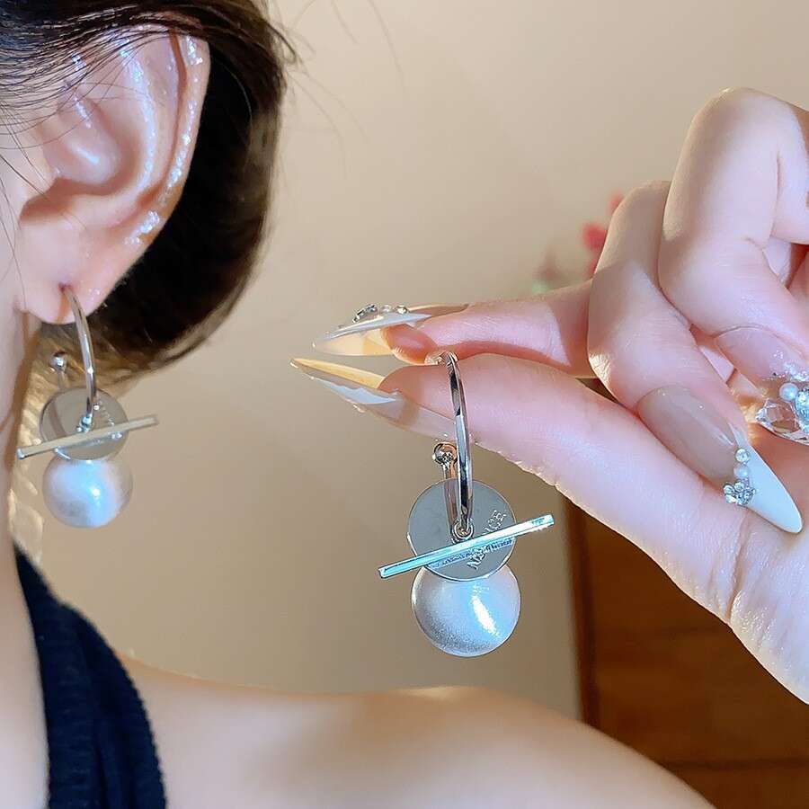 Real Gold Plated Sier Needle C-shaped Pendant Fashionable Personality Temperament Earrings for Women Versatile Ear Jewelry Design Sense Niche