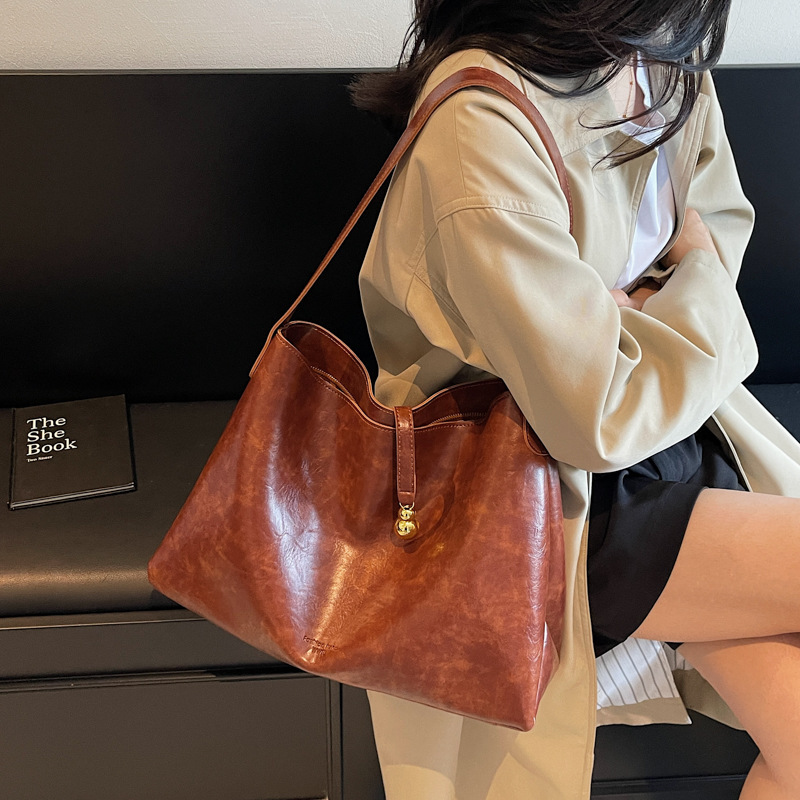 Retro Commuter Women s Shoulder Bag New Fashionable Large Capacity Underarm Bag Handbag Autumn New Designer Bag Women s Crossbody Bag