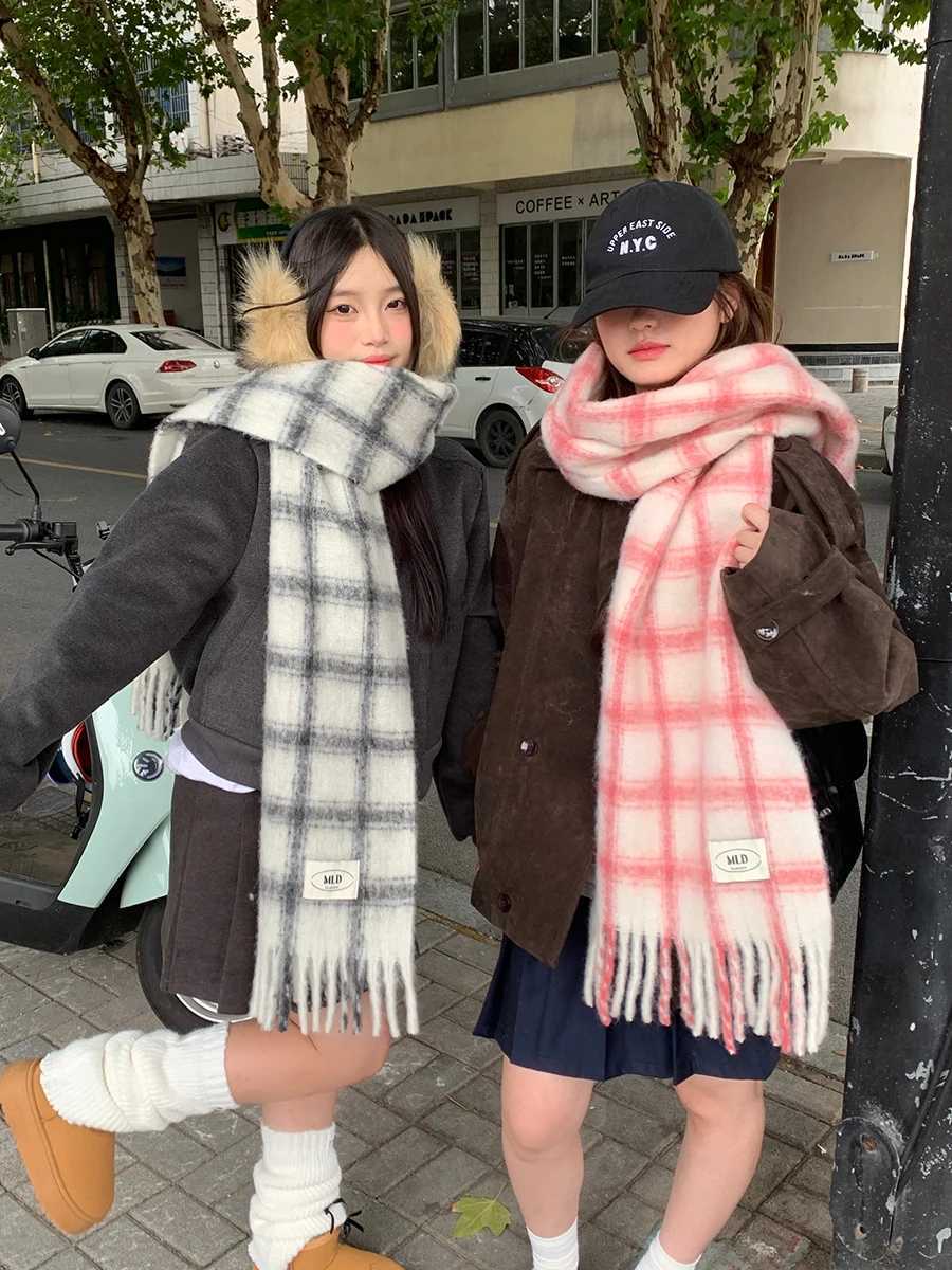 Winter Scarf With A Warm Woolen Texture A Plaid Pattern And Tassels For A Cozy Autumn And Winter LookXJ250905