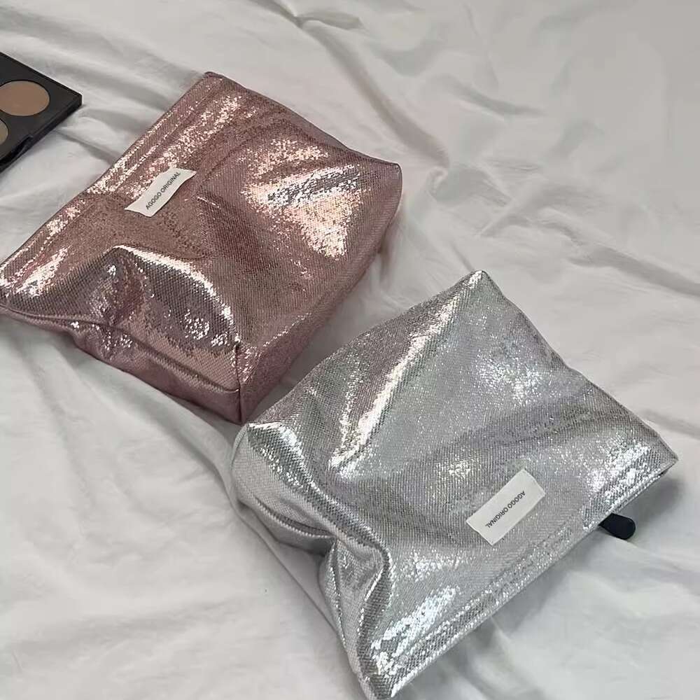 DHEssentials The hand-held bag, makeup bag, large-capacity toiletry bag, outdoor storage bag and organizing bag are simple and portable