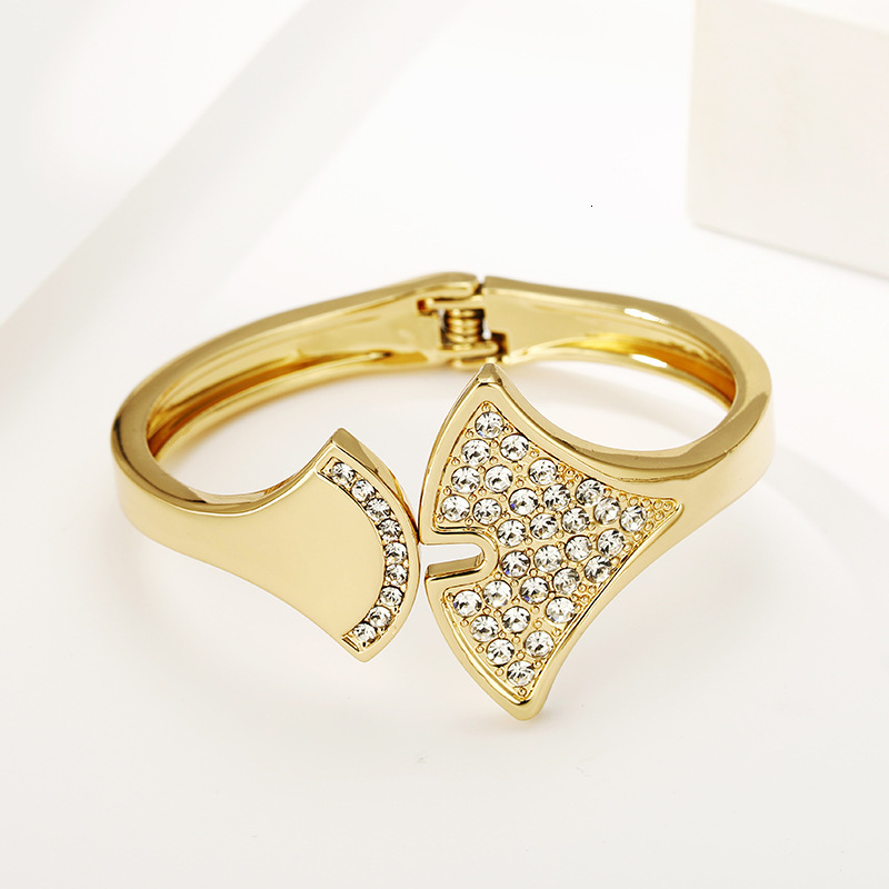 Luxury Brand Designer Jewelry Zinc Alloy Bracelet For Women With Inlaid Diamonds, Non-Fading, Asymmetric, European And American Style, Unique And High-End Feel,