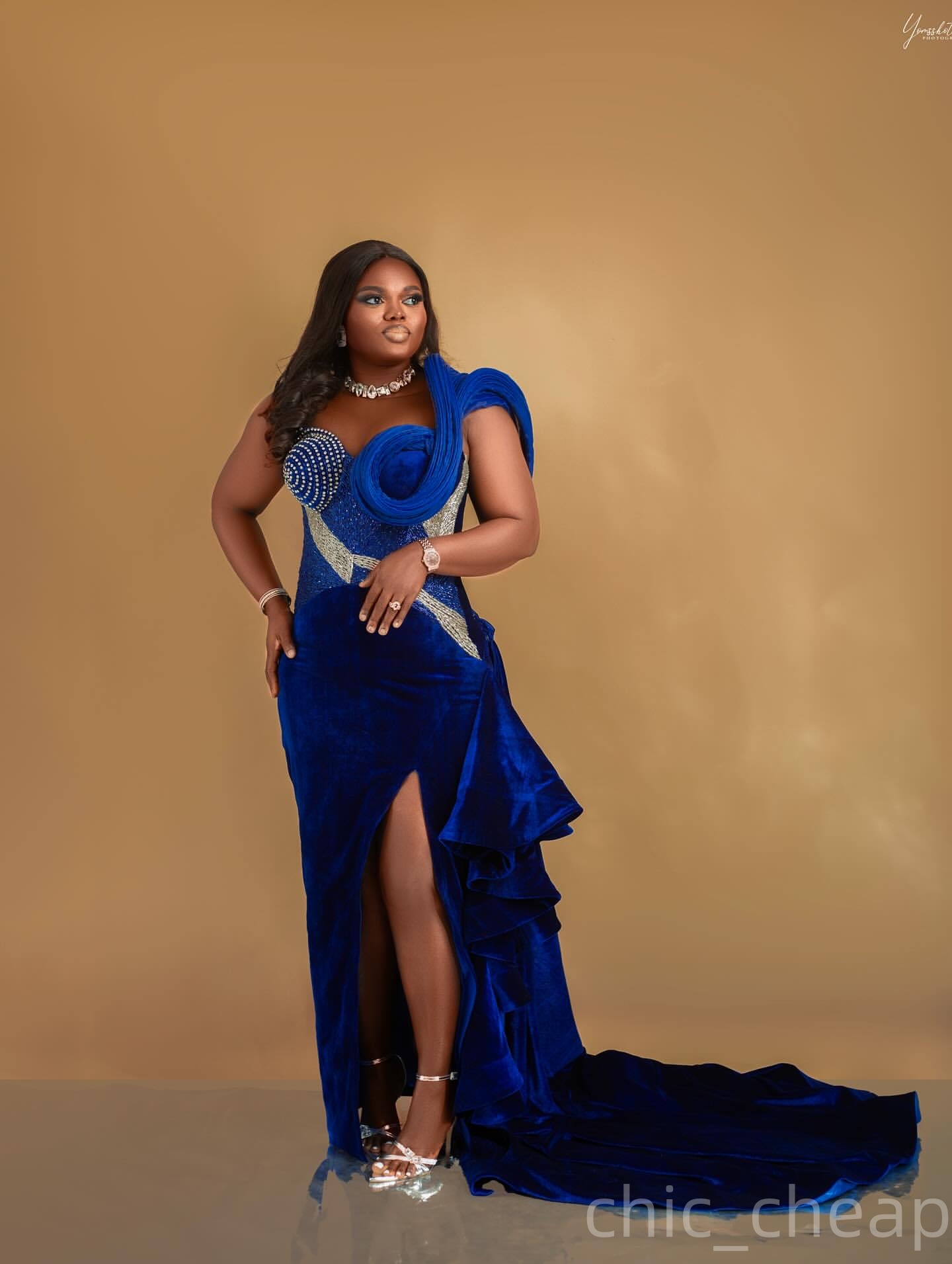 Aso Ebi Royal Blue Sheath Prom Dresses 2025 Beaded Crystals Velvet Evening Formal Party Second Birthday Engagement Gowns Plus Size Dress For Special O