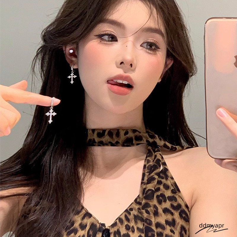 Korean ddmyday Style Sparkling Exquisite Zircon Cross Light Niche High-End Micro-Inlaid Clips Earrings Internet Celebrity Ear Jewelry 250710 ddmyday d