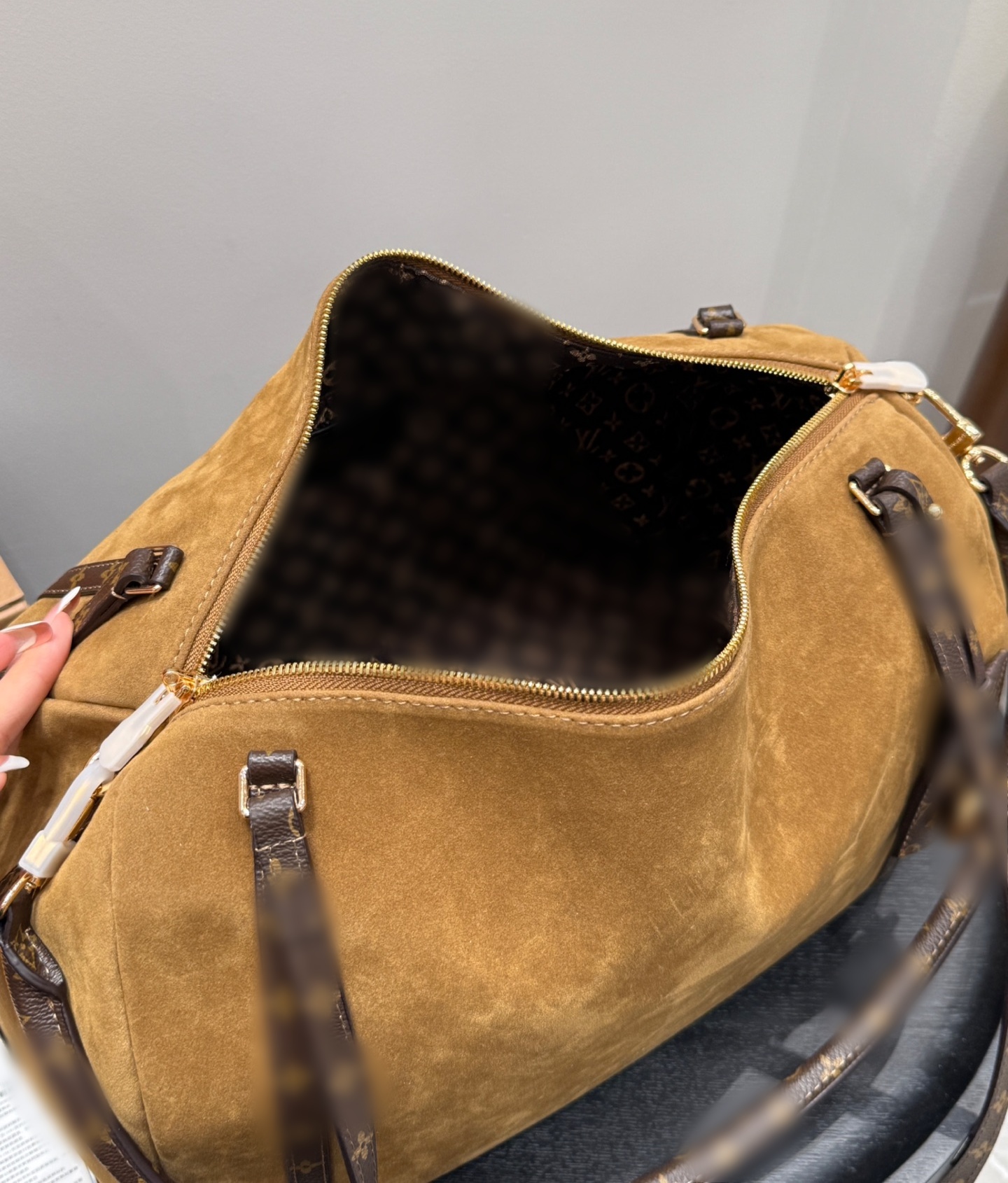 Convertible Travel Backpack: Hands-Free Option with Integrated Shoulder Harness