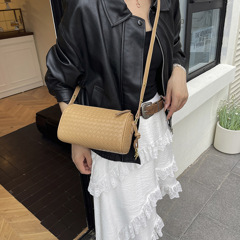 Luxury Brand Designer Bag Fashion Woven Pillow Bag For Women 2025 New High-End Retro Commuter Shoulder Bag Crossbody Cylinder Bag