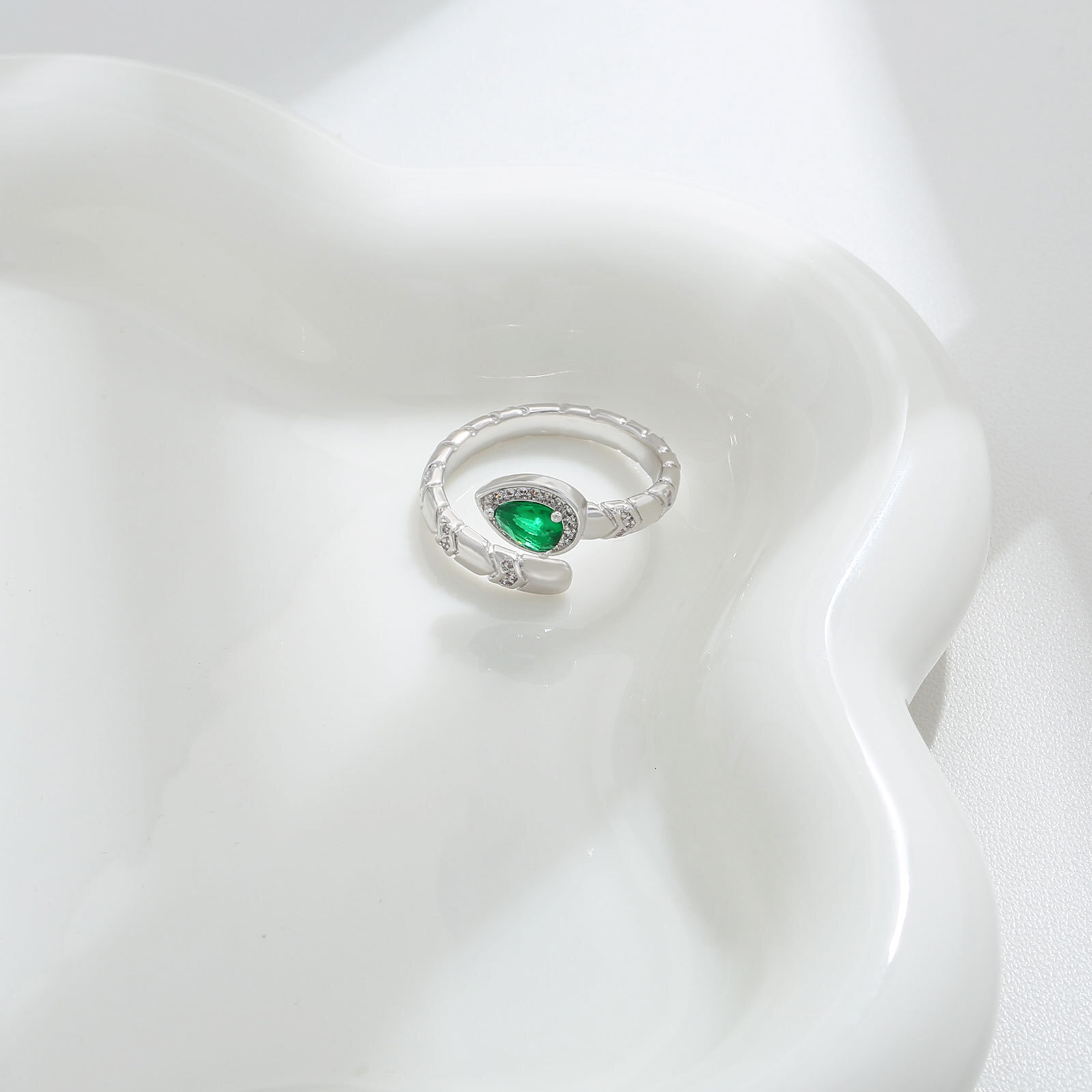 Single Eye Green Zircon Snake-Shaped Open Elegant for Women Niche High-End Light Luxury Style Personality Index Finger Ring