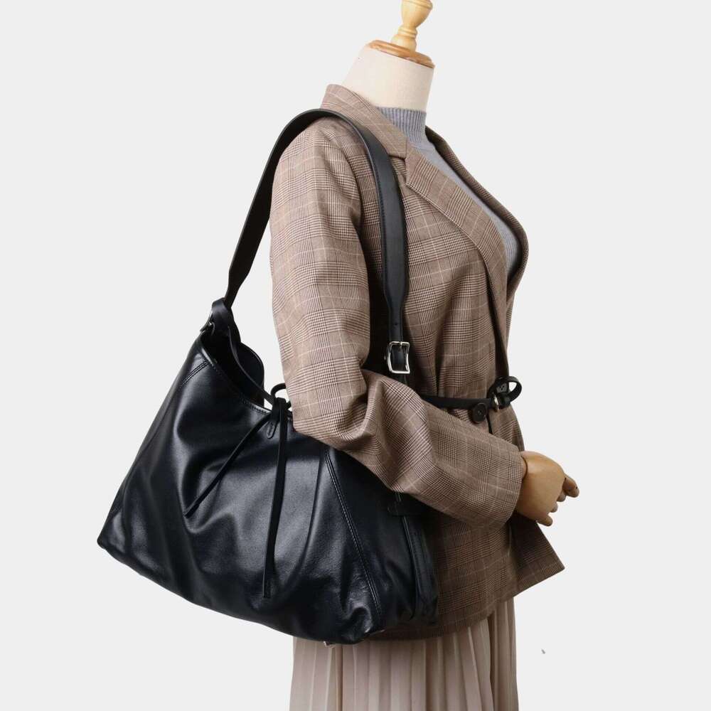 Top Layer Soft Cowhide 2025 New Black Warrior Motorcycle Messenger Single Shoulder Commuter Tote Chain Genuine Leather Women's Bag Large