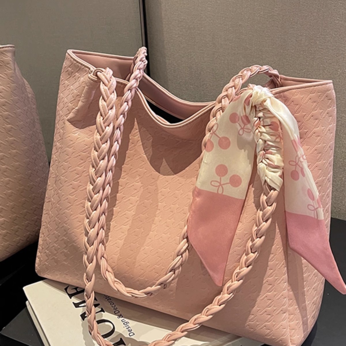2025 new large capacity bag luxury bag new women's fashionable commuting shoulder bag designer bag summer handbag women's crossbody bag