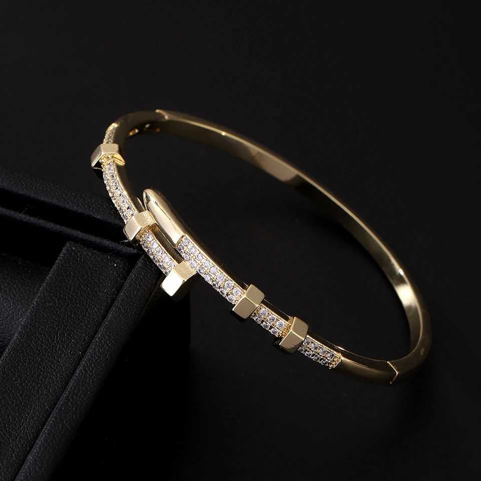 luxury Bracelet manchette en acier inoxydable pour femmes bijoux tendance classique en cuivre et Zirconium cadeau danniversaire S250905