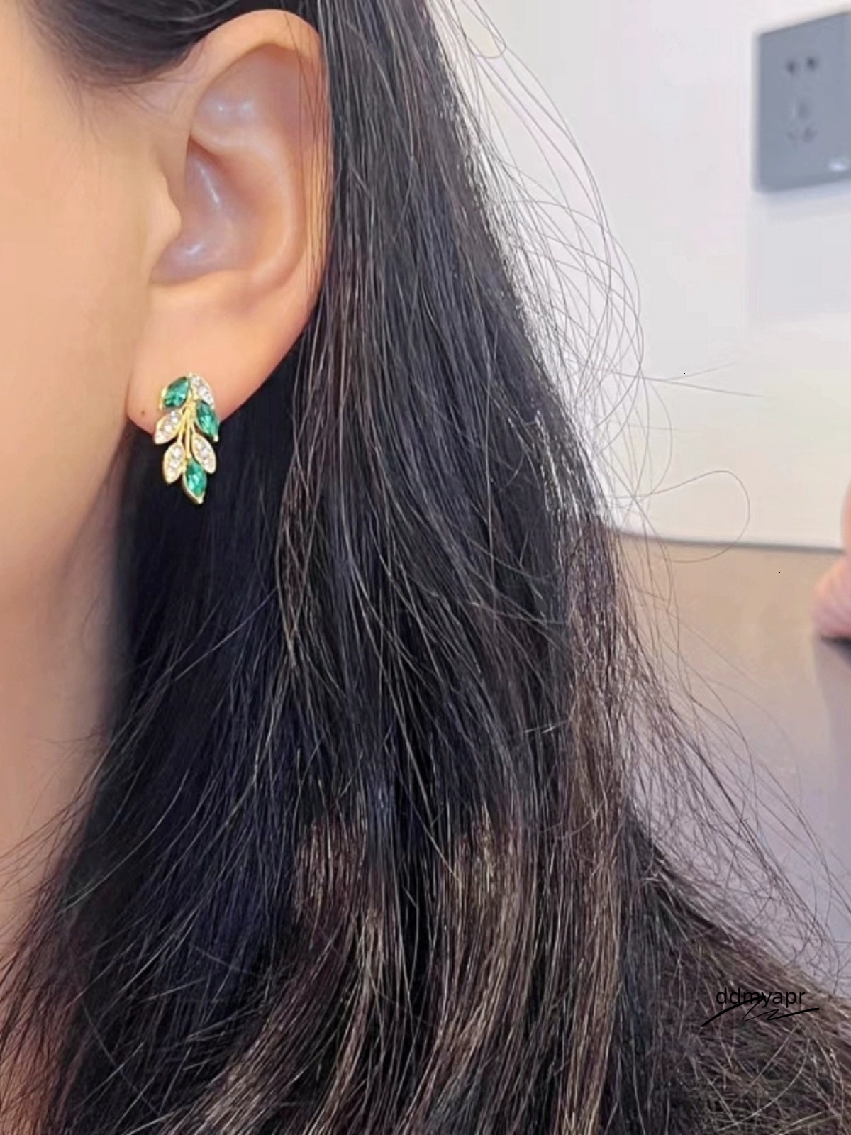 S Sier Needle Shape Jewelry Womens Earrings Studs Exquisite ddmyday Temperament Golden Branch Jade Leaf Highend Niche Light 250728