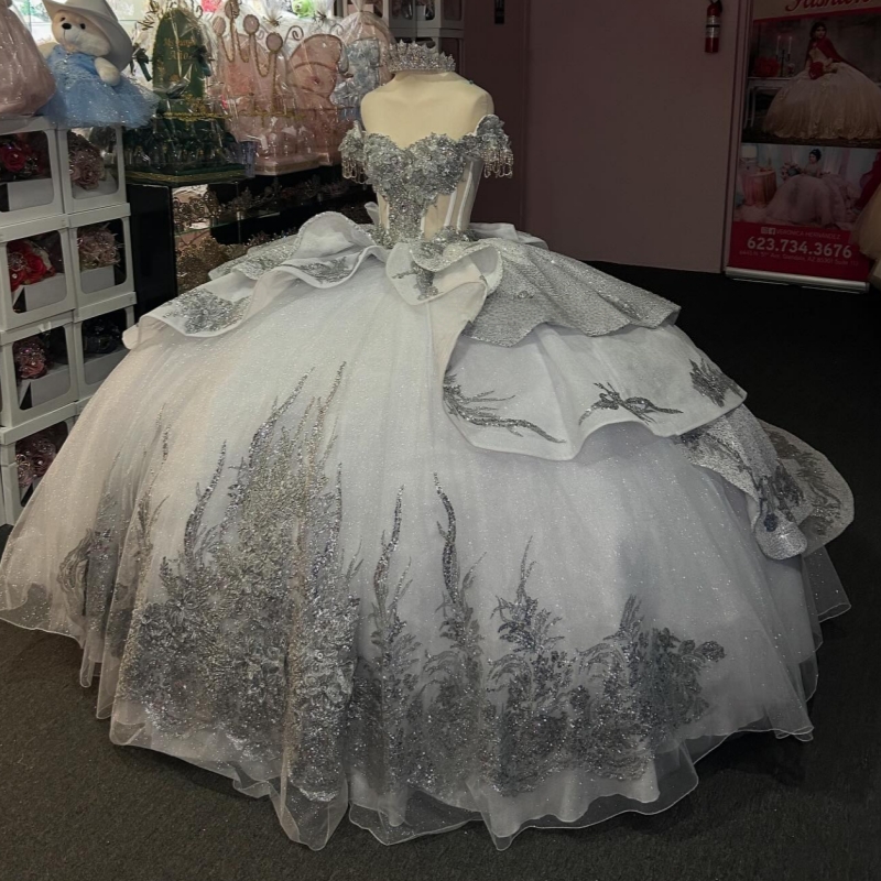Silvery Shiny Quinceanera Dresses Off Shoulder Ball Gown Sweet 16 Dress Applique Lace Bow Tull Beads Birthday Party Vestidos 15 De Anos
