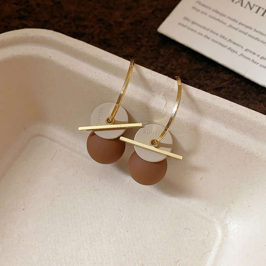 Real Gold Plated Sier Needle C-shaped Pendant Fashionable Personality Temperament Earrings for Women Versatile Ear Jewelry Design Sense Niche