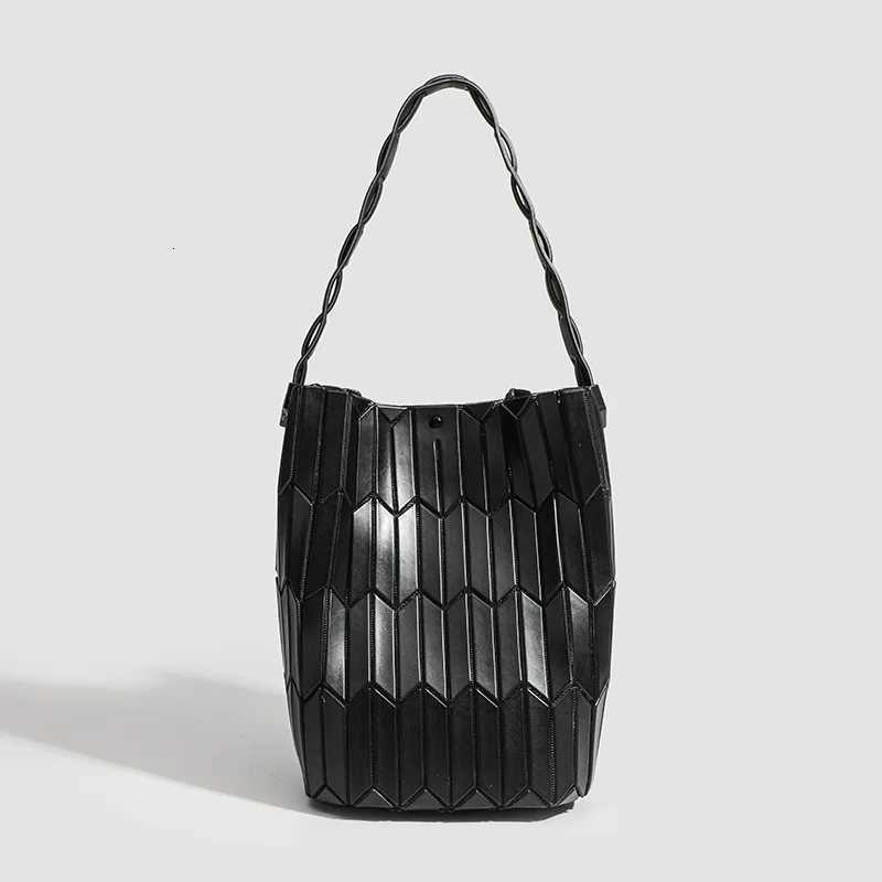 2025 New Trendy Niche Design Geometric Rhombus Color Matching Bucket Bag Versatile Portable Vegetable Basket Shoulder Armpit Bag Z250903