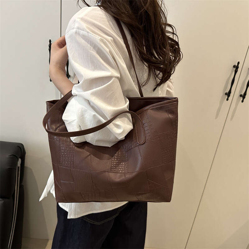 Large Capacity Simple 2025 Designer Bags Spring New Design Elegant and Stylish Commuter Single Shoulder Underarm Tote Bag for Women