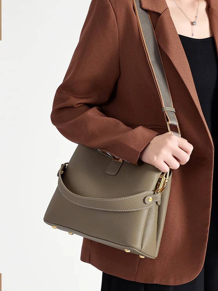 100% Genuine Leather Women's Crossbody 2025 Summer Female Shoulder Design Handbag phone makeup Bag Commuter