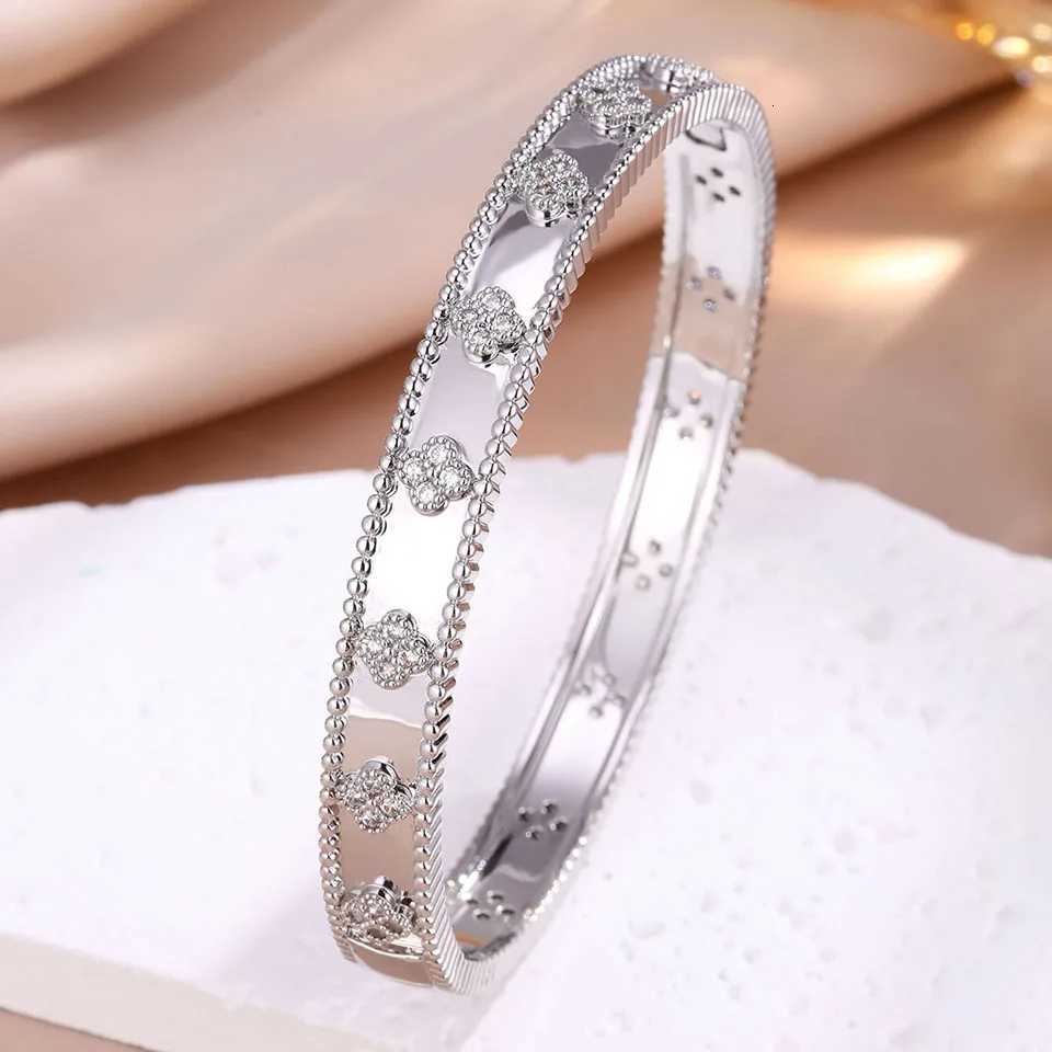 Sexy Luxury Flower Diamond Bracelet Suitable For Wen To Wear Fashionable Jewelry For Travel Parties And Banquets S250905