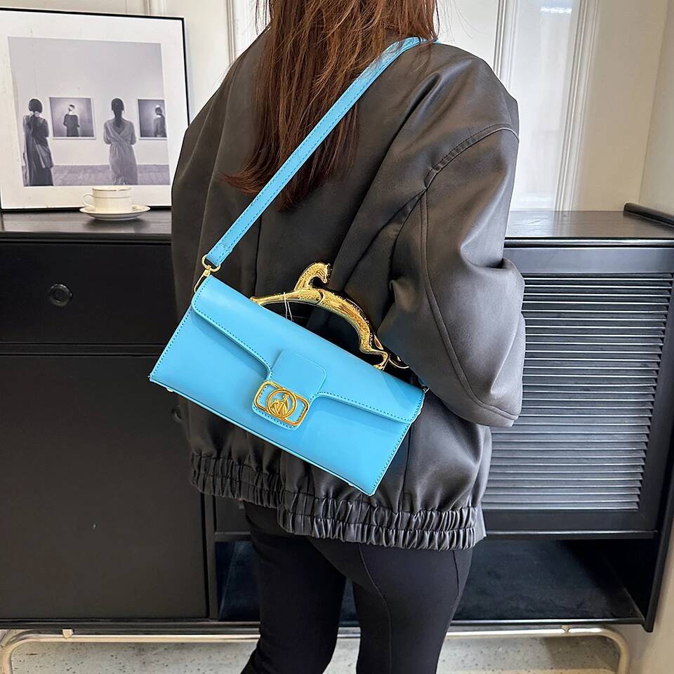 2025 autumn new metal buckle bag, simple, light, luxurious, elegant, fashionable, women's wallet party, niche women's card bag designer bag