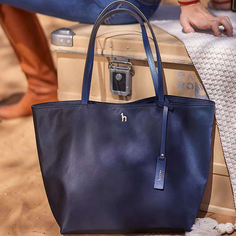 Korean Hazzys Huggies Women's Large Capacity Commuter Fashion Versatile Single Shoulder Nylon Tote Bag