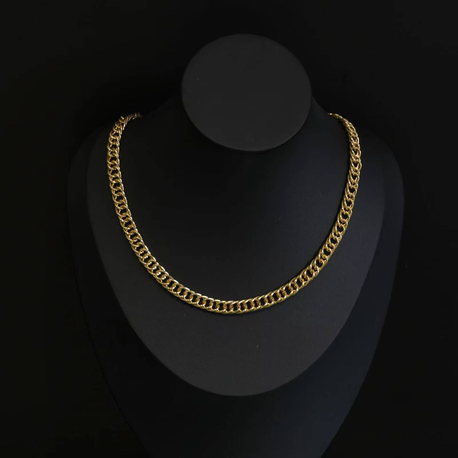 Iron Gold Plating Bean Heart Mariner Link Chain Fashionable Puff Heart Accessory Necklace with Big Double Button