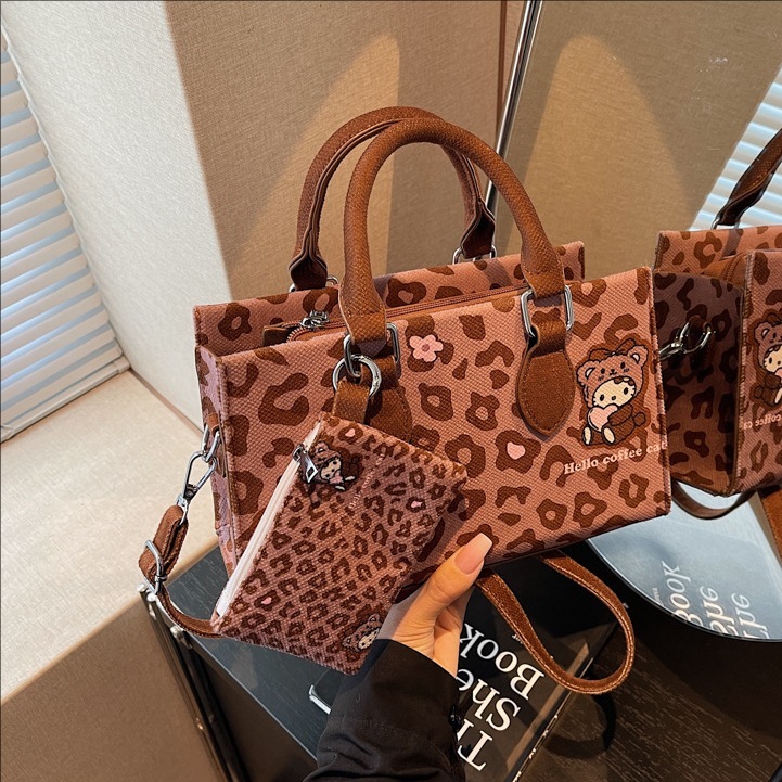 Designer's popular leopard print women's crossbody bag 2025 new retro cartoon handbag fashionable multifunctional shoulder bag